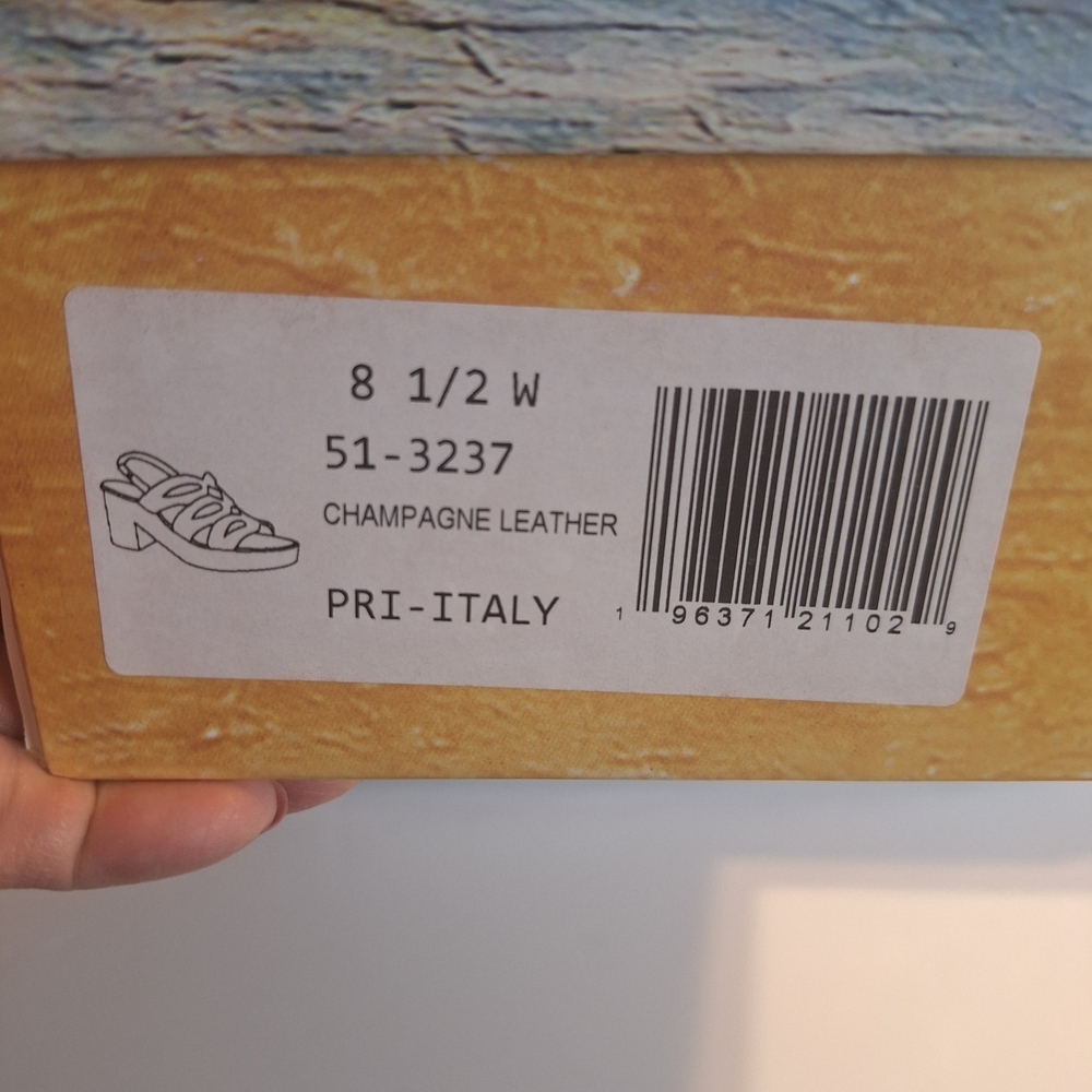 New Bella Vita Made In Italy Champagne Leather Wedges Sandals. Size 8.5 W - Picture 8 of 8